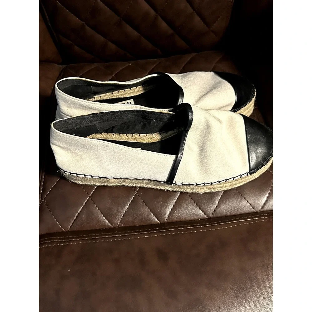 Karl Lagerfeld Paris Womens Two Tone Cap Toe Espadrille Flats Cream Black
